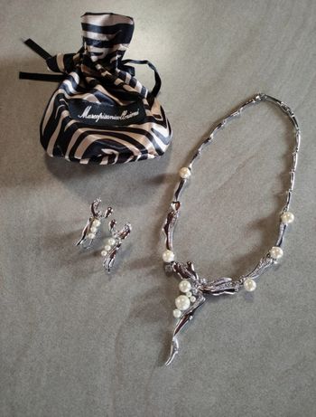 Parure argentée collier + boucles d'oreilles