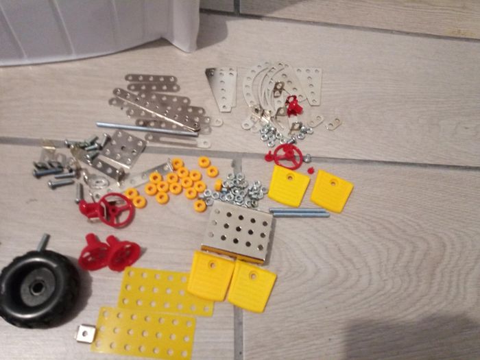 Boîte de jeu de construction type ' Meccano" - photo numéro 4