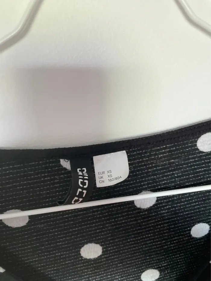Robe noire à pois blanc - photo numéro 3