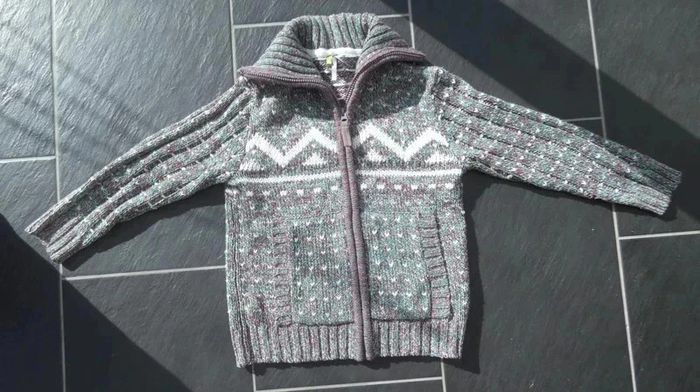 Joli gilet zippé garçon 8 ans (128 cm)