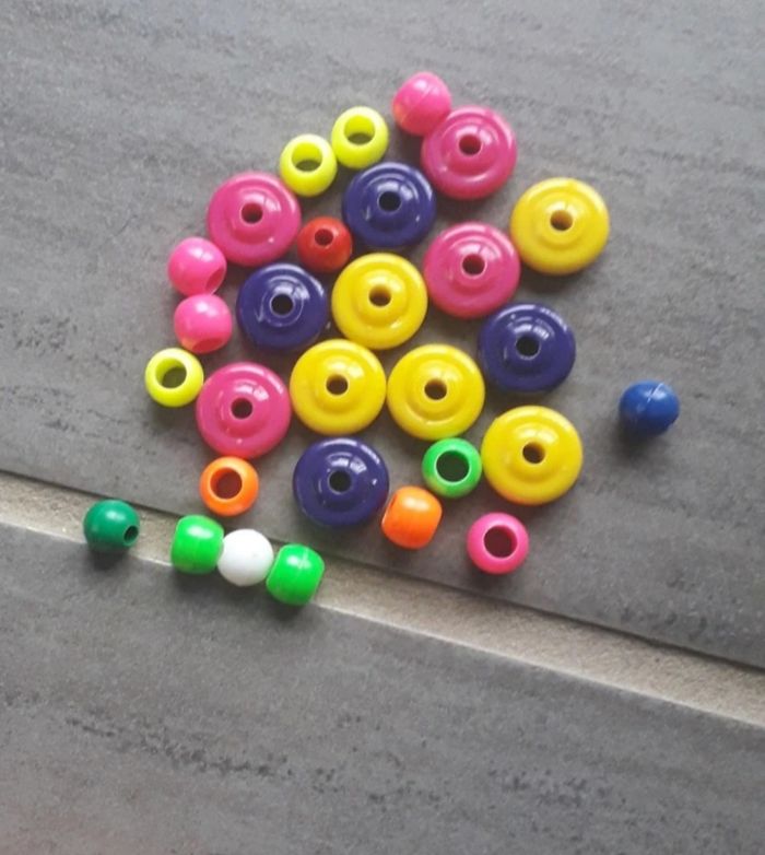 Lot de perles en plastique dur - photo numéro 4
