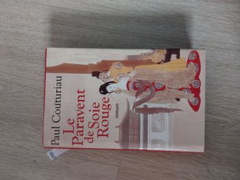 Livre Le paravent de soie rouge