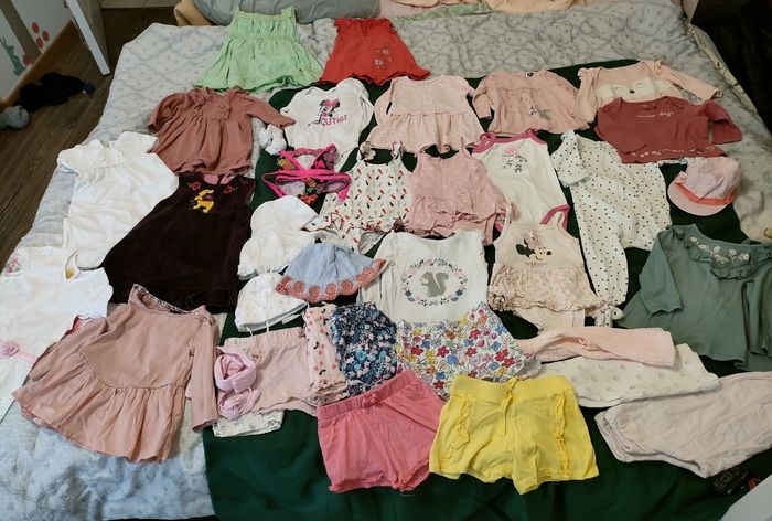 Je vendrai des vêtements et des chaussures (taille du 15 au 21) pour une fille de 50 cm (1 mois) à 81 cm (1 an et 6 mois). l'ensemble. Je vends tous mes vêtements. - photo numéro 6