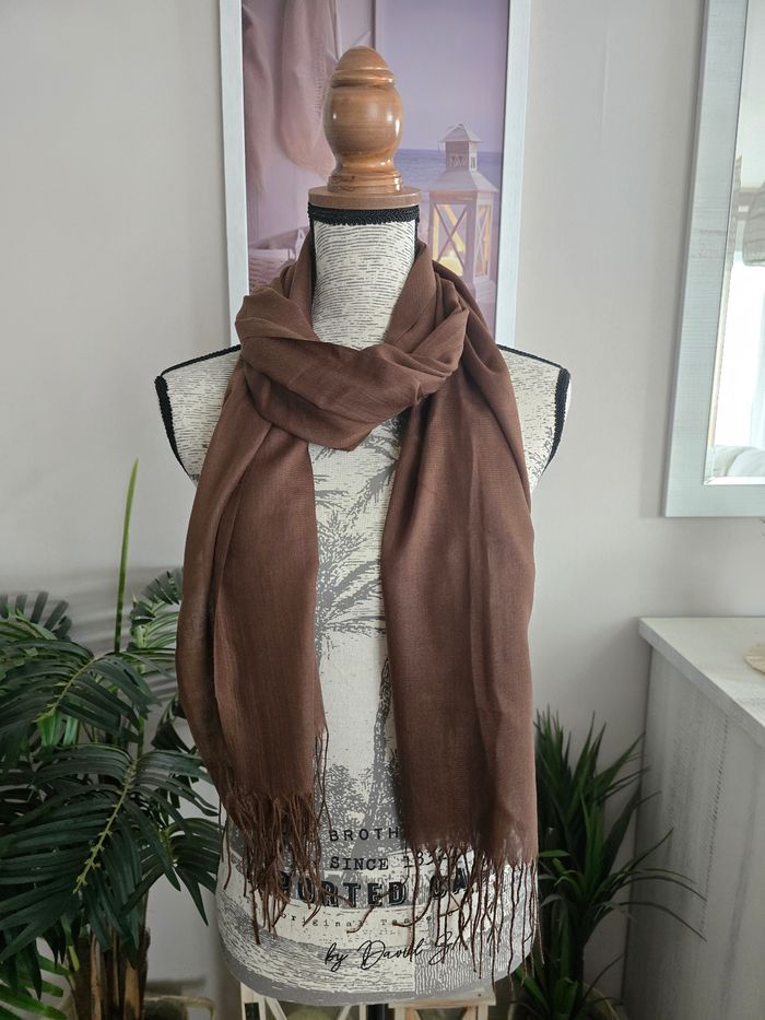 Grand foulard marron - photo numéro 5