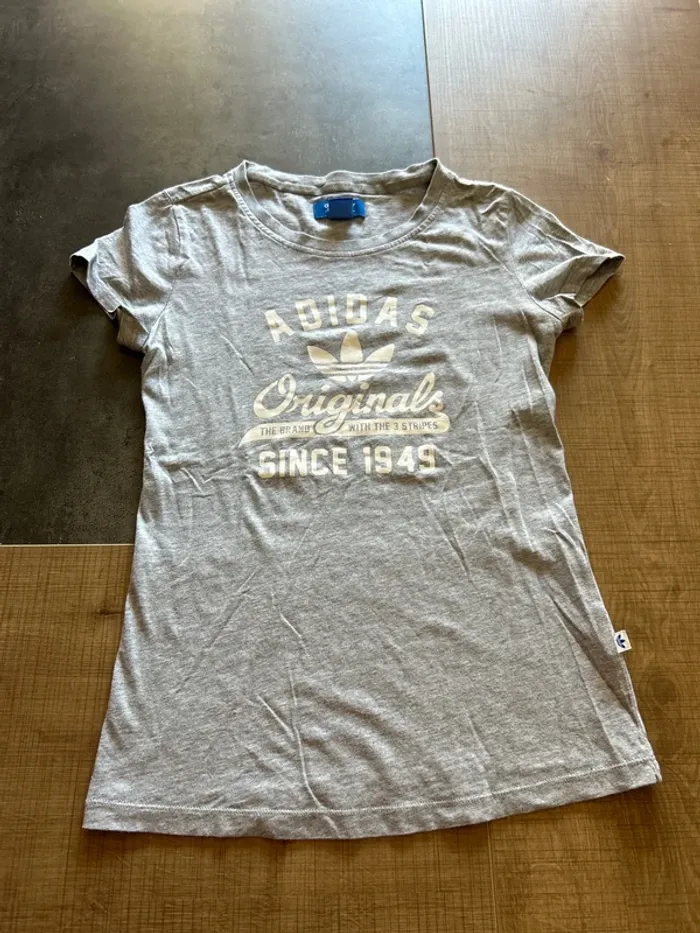 T-shirt adidas femme, taille 36 gris