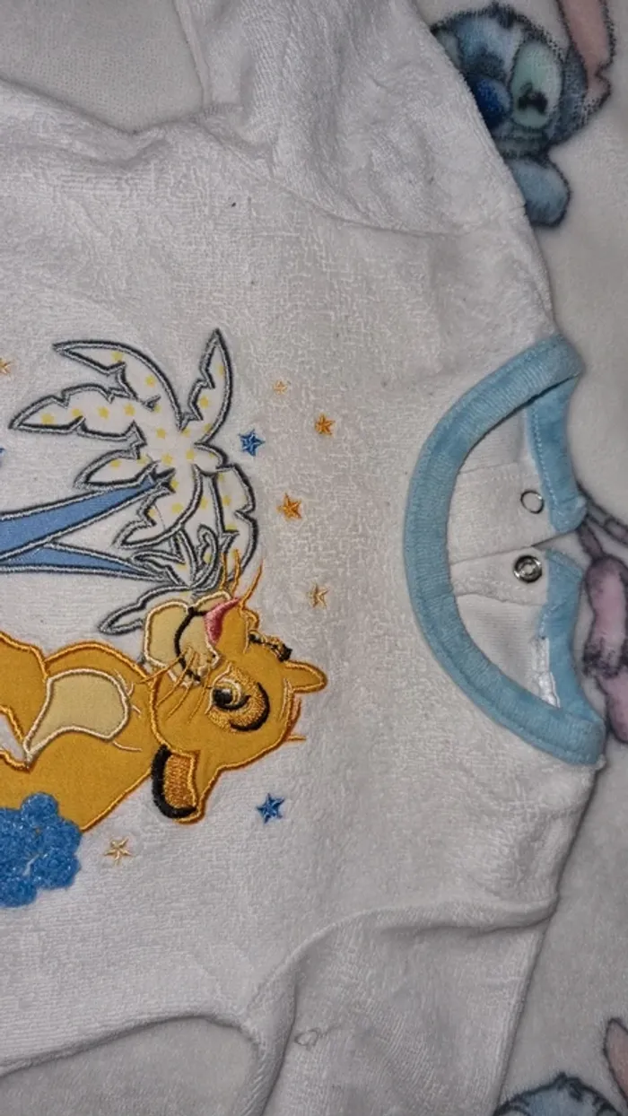 Pyjama le roi lion 1 mois en bon état - photo numéro 3