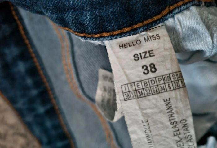 Jeans trouée avec broderie taille 38 - photo numéro 7