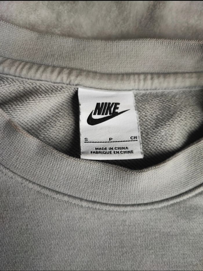 Sweat léger Nike taille S dégradé logo brodé Mixte - photo numéro 4