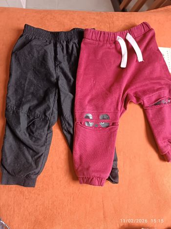 Lot 2 joggings 18 mois