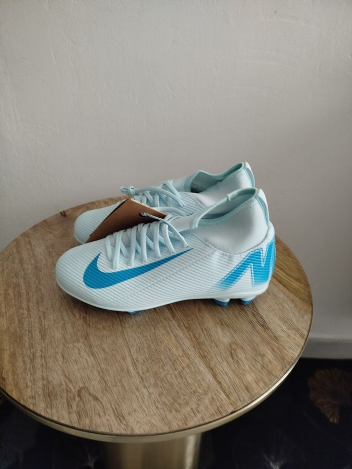 Crampons Nike T 37,5 - photo numéro 4