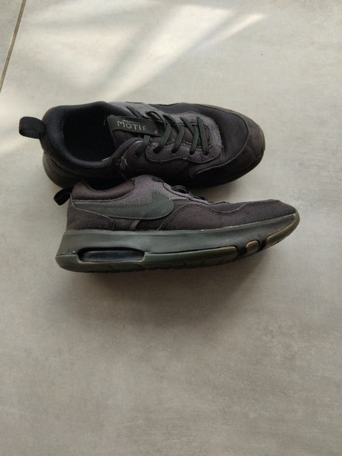 Baskets Nike air max noires 35 - photo numéro 2