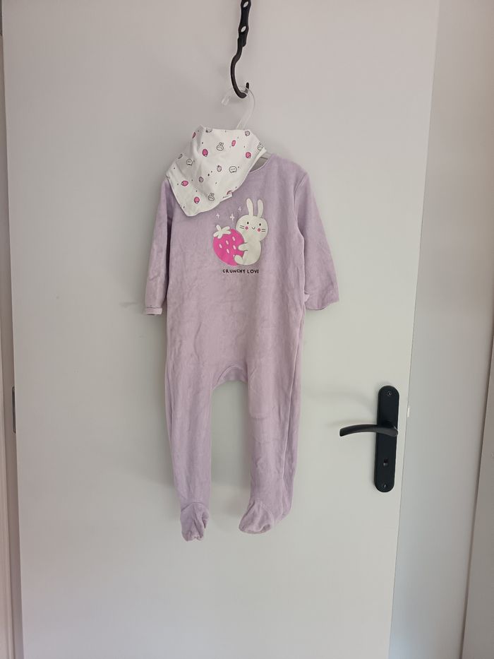 Pyjama rose lila + bavoir lapin kiabi 24 mois - photo numéro 2