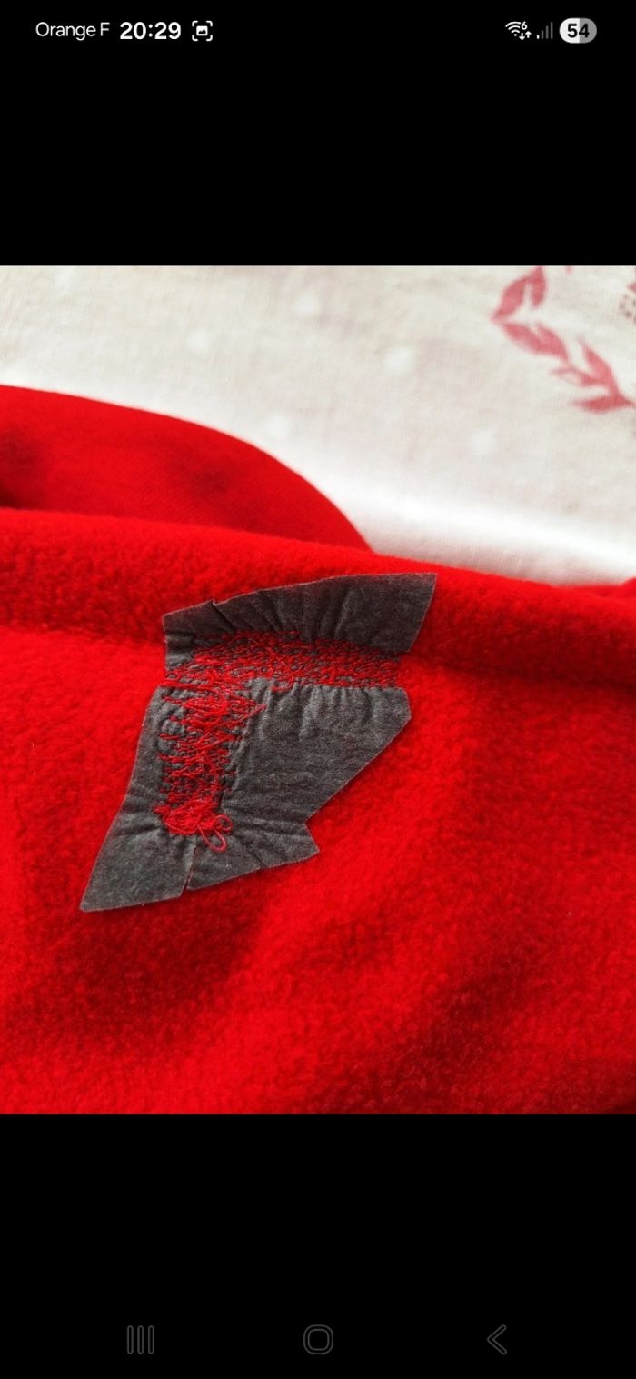 Pull capuche Among Us 8/10 ans - photo numéro 6