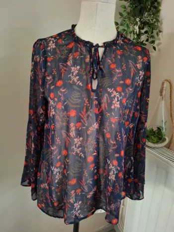 Blouse bohème transparente à fleurs
