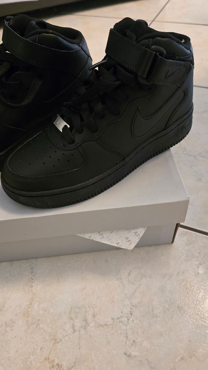 (Neuves non portées) 🏷🥰😍 superbes  baskets NIKE  AIR FORCE ONE Pointure 37.5 unisex 😍🥰 - photo numéro 5