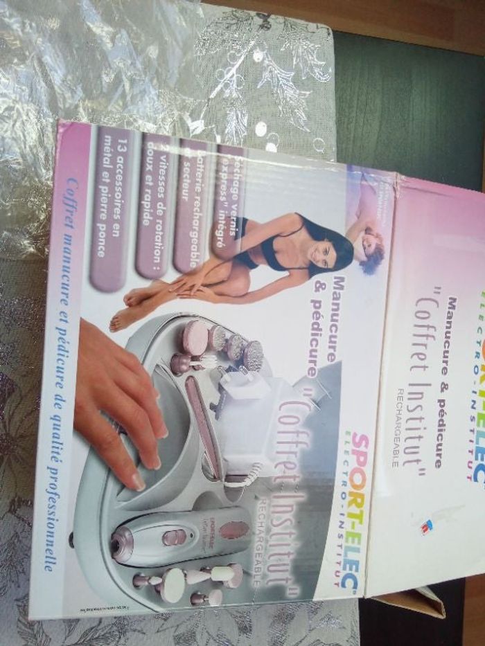 Coffret manucure pédicure neuf jamais utilisé