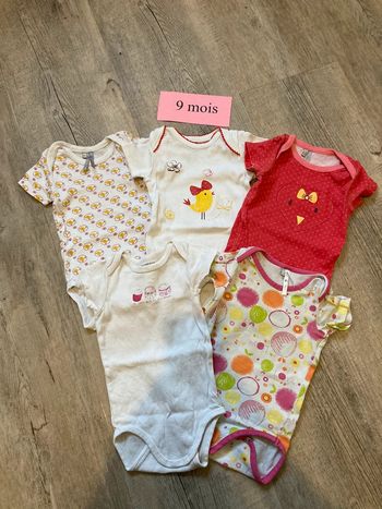 Lot 5 body 9 mois