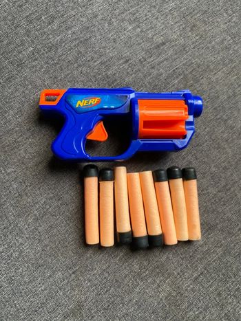 Pistolet Nerf + 8 cartouches