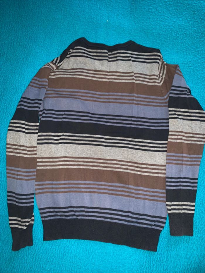 Pull col V rayé - photo numéro 2