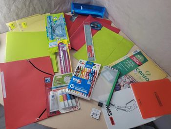 Gros lot de fournitures scolaires