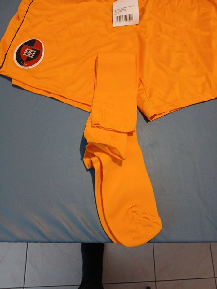 Lot ensemble short + chaussettes Cagliari stock professionnel - photo numéro 2