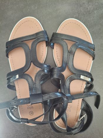 Sandales nu pieds 38 noires neuves