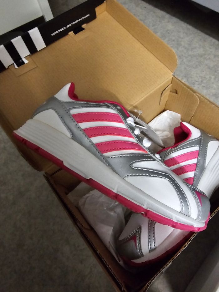 Basket fille neuve pointure 28 adidas rose blanche et grise - photo numéro 7