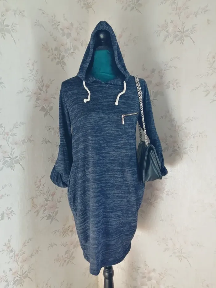Robe pull à capuche bleu shiné avec poches et manches réglables / sans marque / (TU)