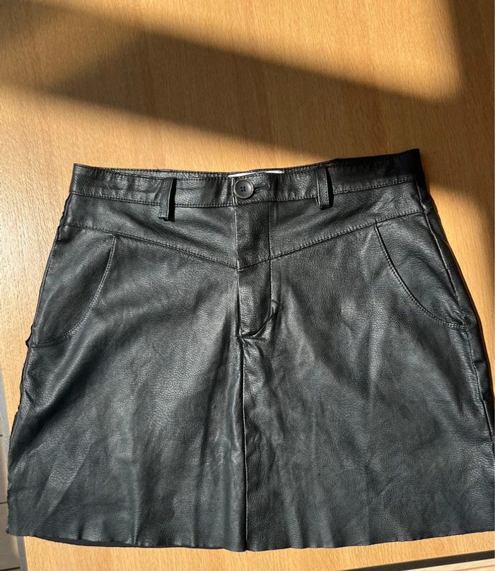 Mini jupe simili cuir Pull & Bear - photo numéro 5