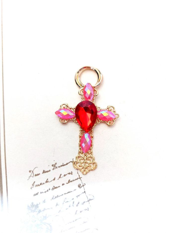 Magnifique pendentif croix religieuse doré et rose - photo numéro 4