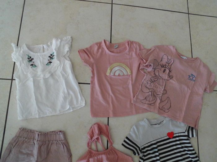 Lot de 9 vêtements fille 4ans Disney et autres - photo numéro 2