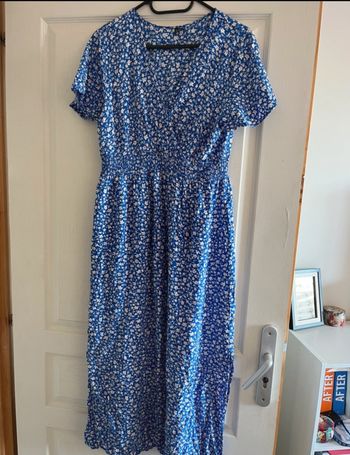 Robe bleu fleuri