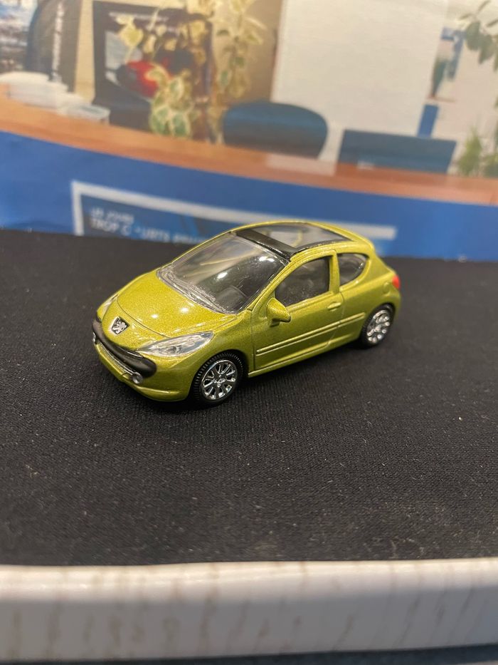 Peugeot 207 verte