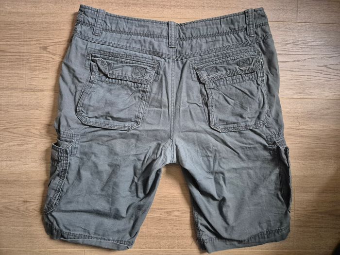 SHORT GARÇON GRIS C&A Taille US 33 => TAILLE FR 42/43 - photo numéro 2