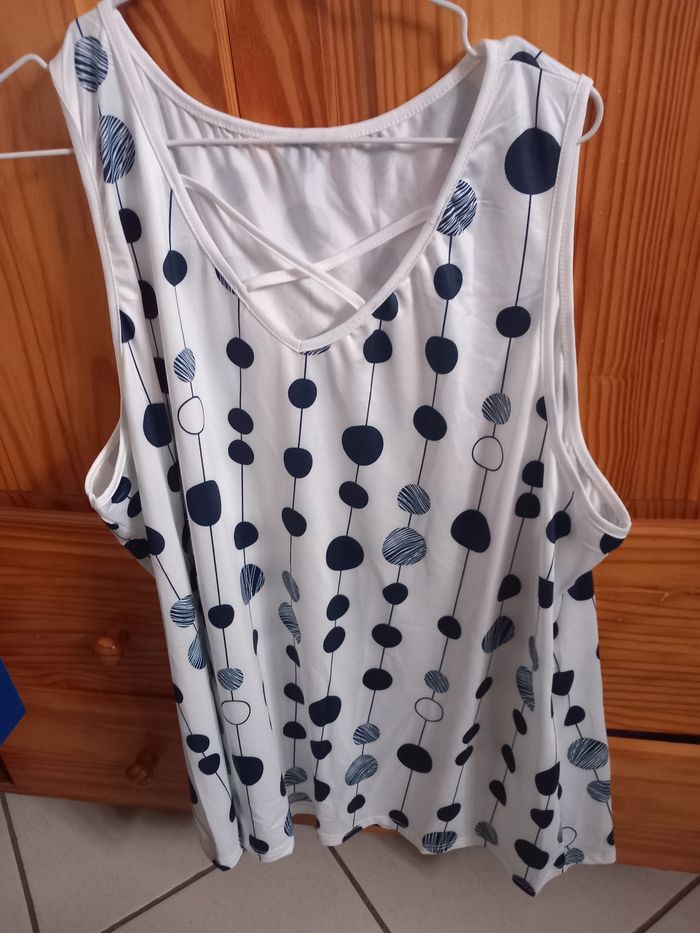 Débardeur taille 5xl. Neuf - photo numéro 4