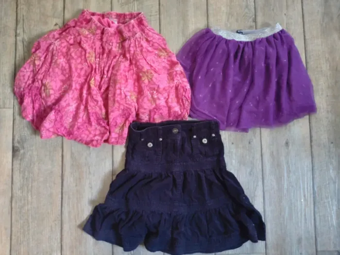Gros lot de vêtements fille 5-6 ans + donne une ceinture - photo numéro 4