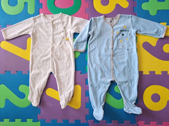 Lot de 2 pyjamas (1 Petit Bateau + 1 Zeeman) 12m
