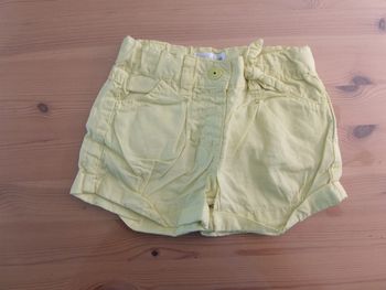 Short jaune