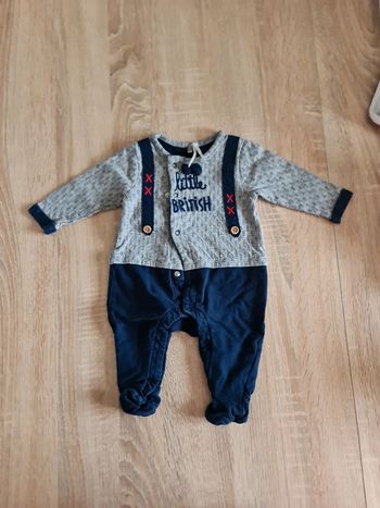 Pyjama bébé habillé