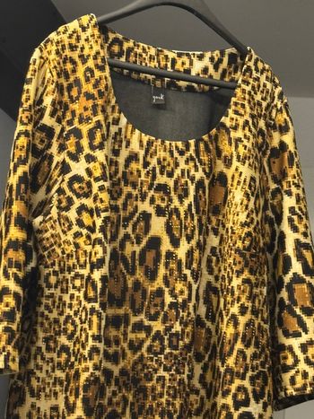 Pour les fêtes, cette superbe tunique, très tendance léopard et dorée