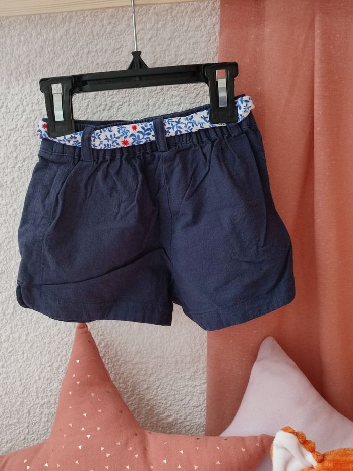 Short bleu marine - 24 mois - Très bon état - Gémo - photo numéro 4