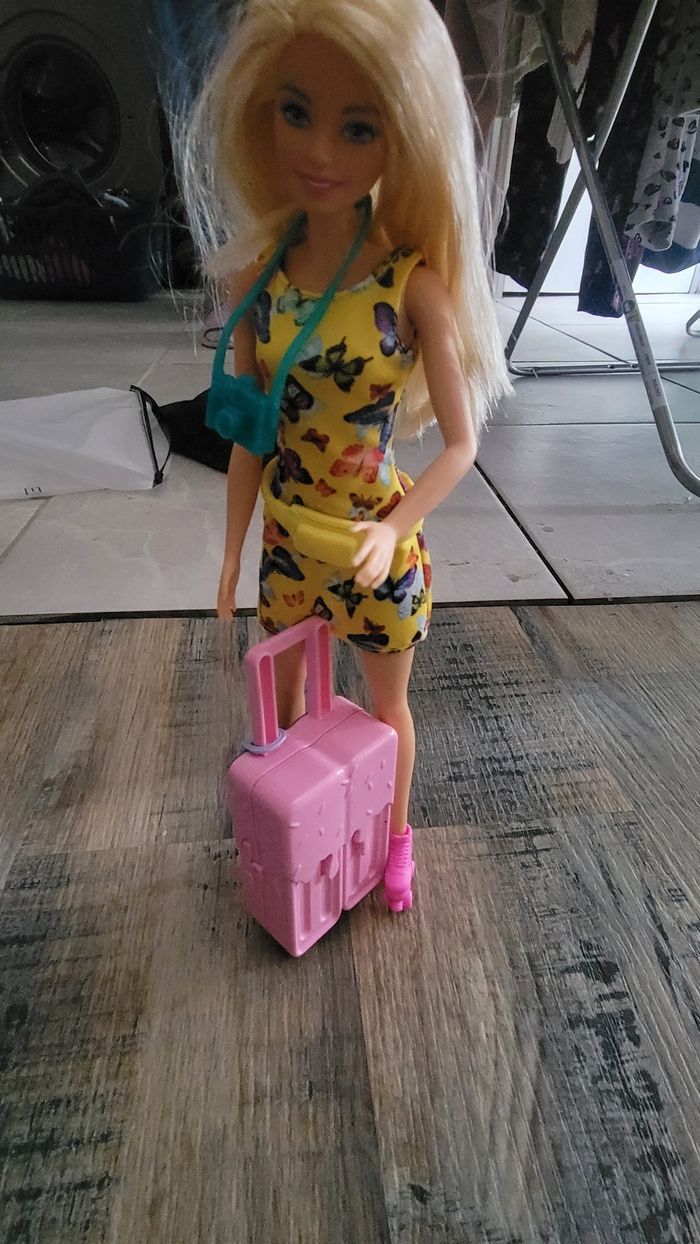 Lot de barbies - photo numéro 10