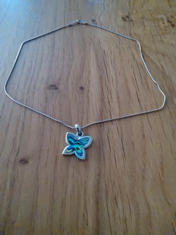 Collier papillon