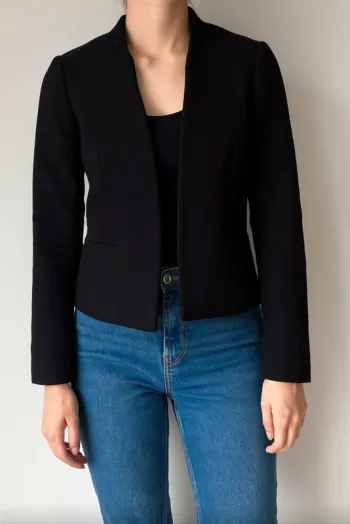 Blazer noir cintré femme Kiabi – Taille 36 / S – Chic et polyvalent