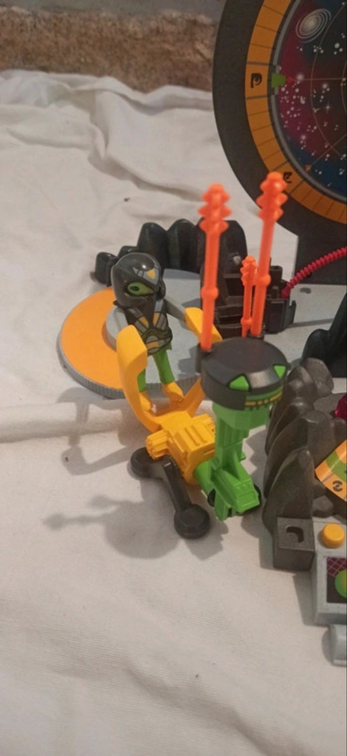 Base avec aliens playmobil - photo numéro 2