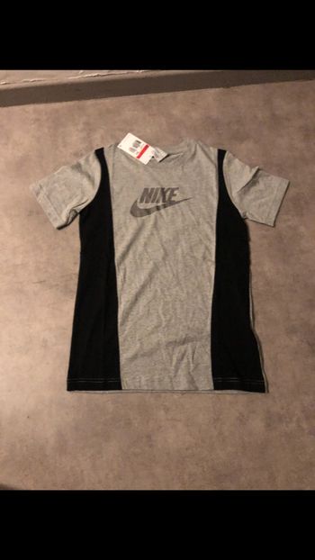 T-shirt Nike