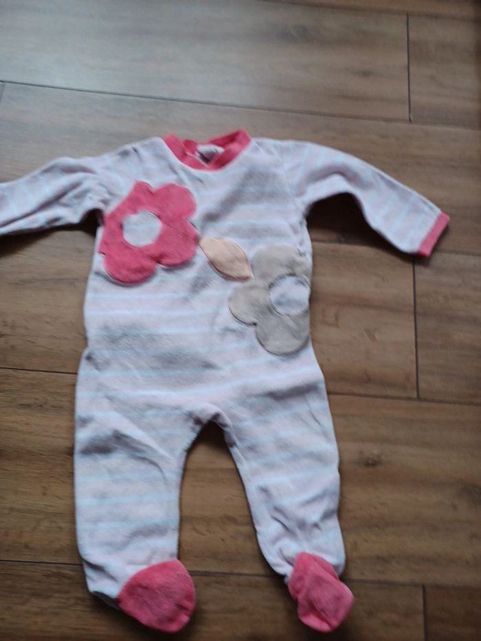 Pyjama à fleurs rose et blanc