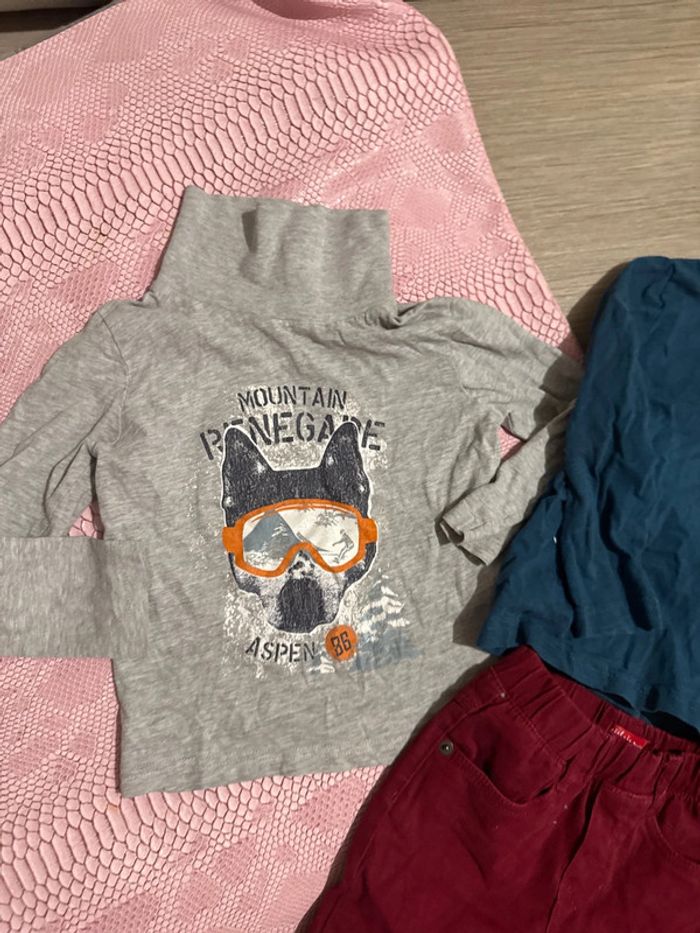 Pantalon jeans bordeaux 4 ans sous pull 4 ans et tee shirt 4 ans - photo numéro 4