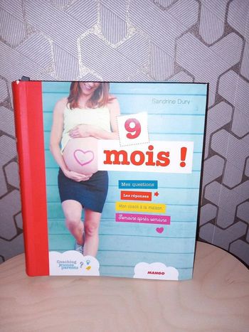 Livre de grossesse 9 mois maternité très bon état