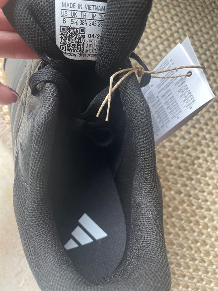 Baskets Adidas training pointure 38,5 - photo numéro 11